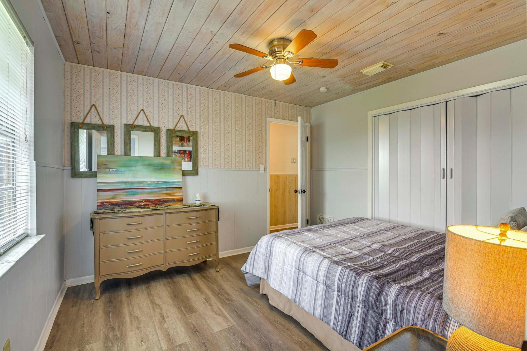 Galveston Home With Spacious Deck Steps To Beach! Exterior photo