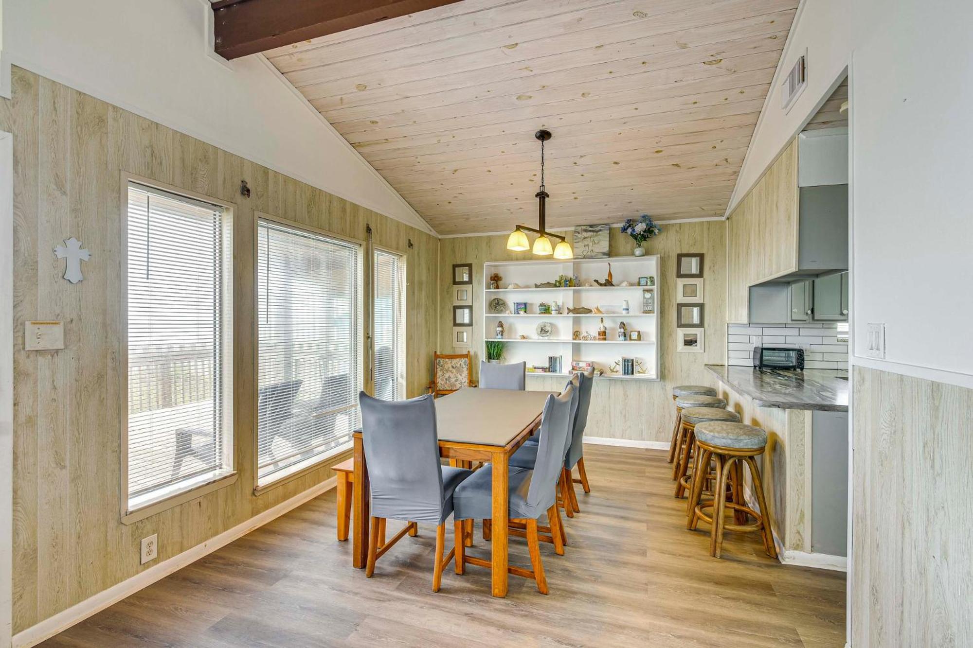 Galveston Home With Spacious Deck Steps To Beach! Exterior photo