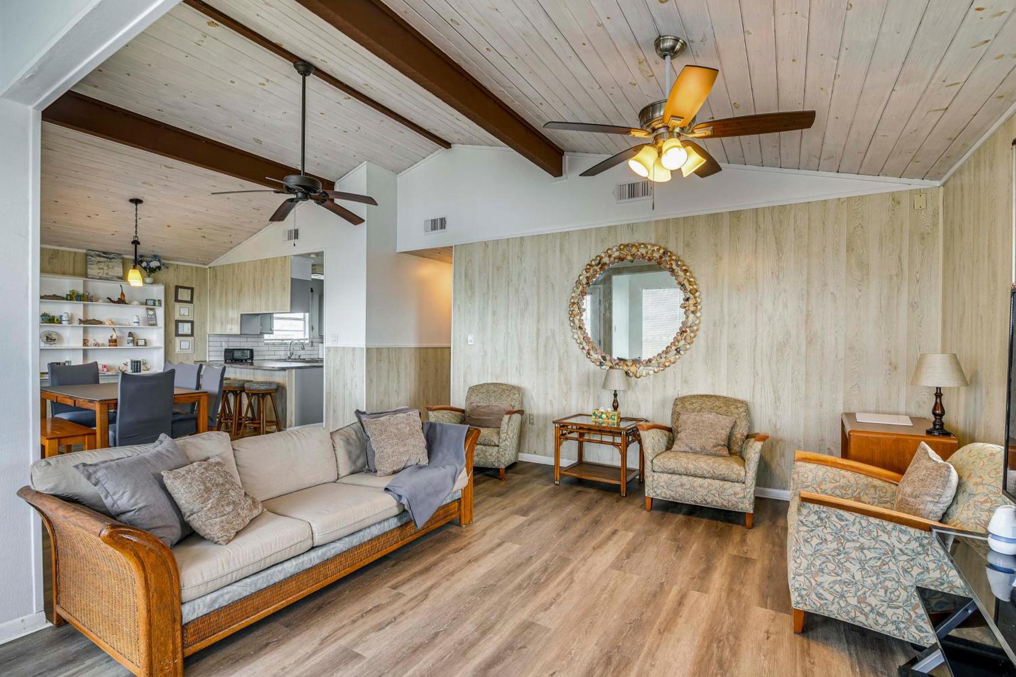 Galveston Home With Spacious Deck Steps To Beach! Exterior photo